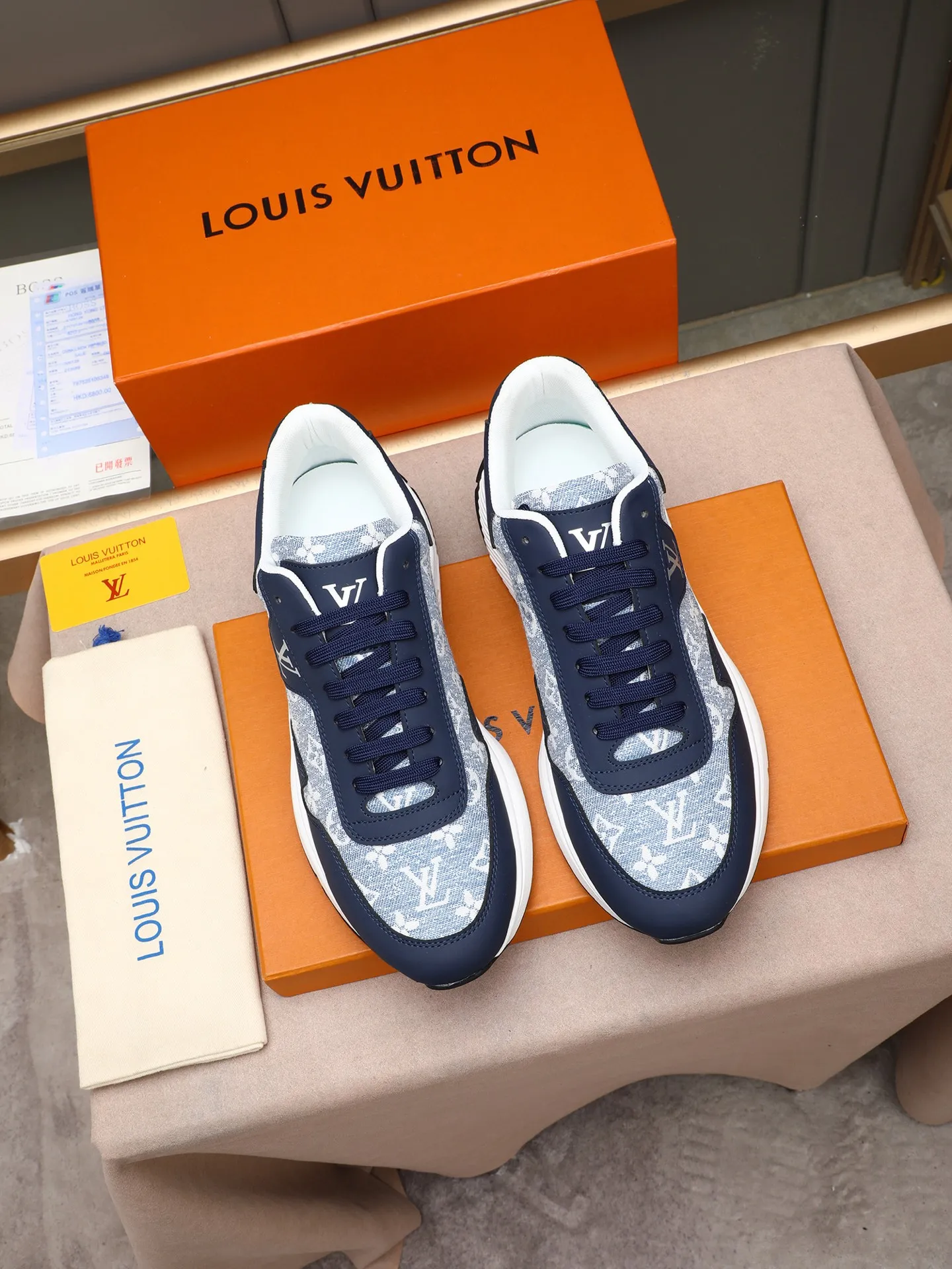 Men's shoes 💰460 Brand: LOUIS VUITTON Louis Vuitton LV Size: 38 39 40 41 42 43 44 (45 customized) Fabric: original cowhide cowhide 🔸Inside of: mesh 🔺Sole: counter foam outsole